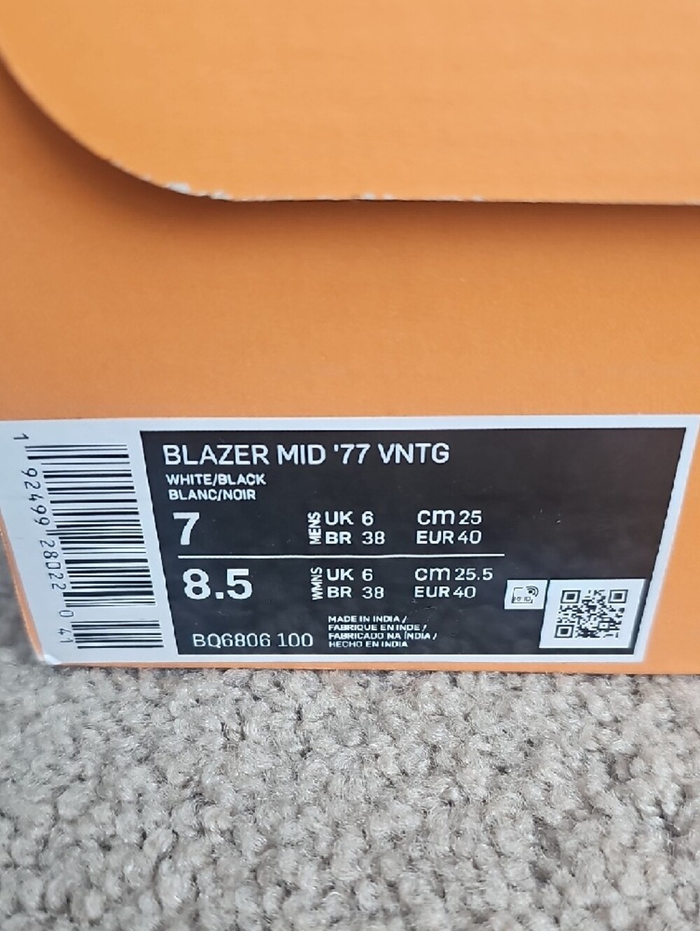 Nike White & BLK Vlazer Mid '77 VNTG Sneakers - Picture 2 of 5